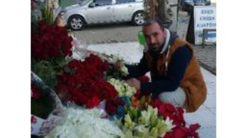 &Ccedil;i&ccedil;ek&ccedil;ilerde &Ouml;ğretmenler G&uuml;n&uuml; Mesaisi