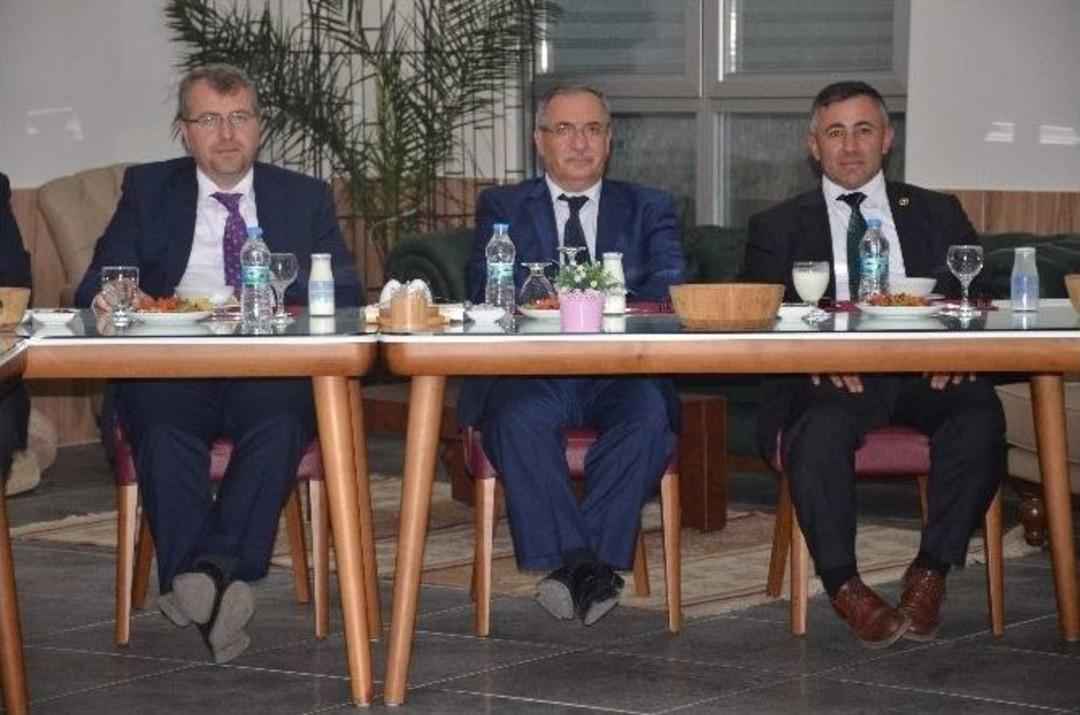 Protokol &Uuml;yeleri İl Genel Meclis Başkanının Yemeğinde Buluştu