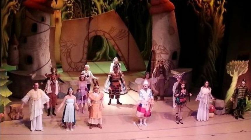 &Ouml;ğrenciler İlk Kez Bir M&uuml;zikalde