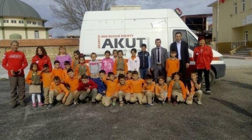 Akut&rsquo;tan "acil Durum Ve Deprem" Semineri