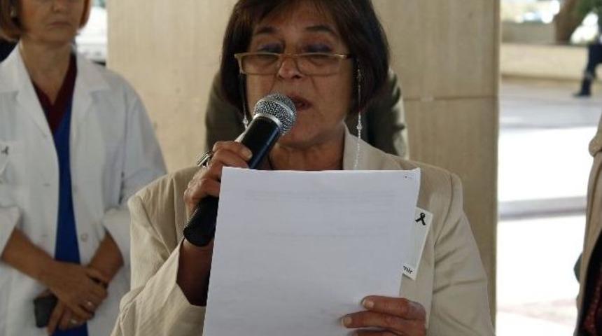 Sağlık &Ccedil;alışanları Şiddeti Protesto Ettiler