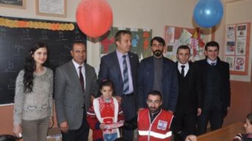 Kızılay&rsquo;dan &Ouml;ğrencilere Giyim Yardımı