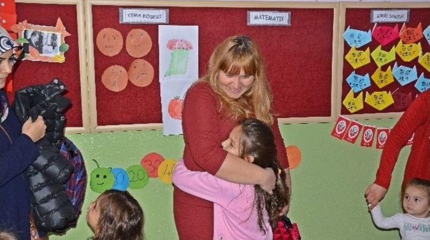 Minik &Ouml;ğrenciler &Ouml;ğretmenlerini Unutmadılar