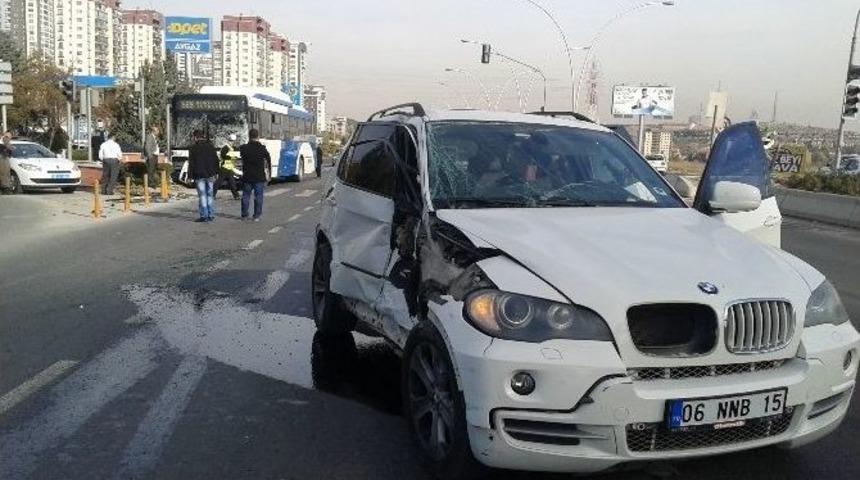 Başkent&rsquo;te Belediye Otob&uuml;s&uuml;yle Cip &Ccedil;arpıştı: 3 Yaralı