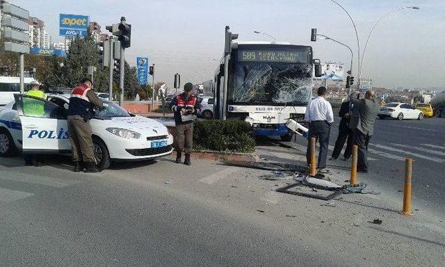 Başkent’te Belediye Otobüsüyle Cip Çarpıştı: 3 Yaralı