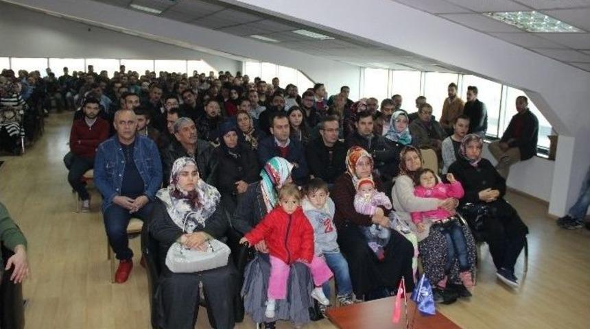 Kucaklarında &Ccedil;ocuklarıyla Destek Başvurusuna Geldiler