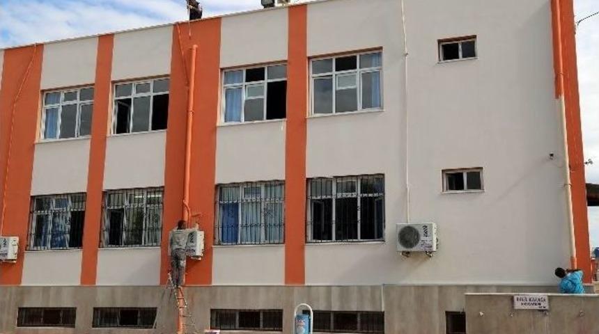 Erdemli Belediyesi&rsquo;nden Okullara Boya Desteği