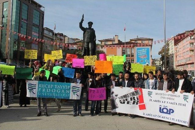 İlahiyat Öğrencileri Yürüdü