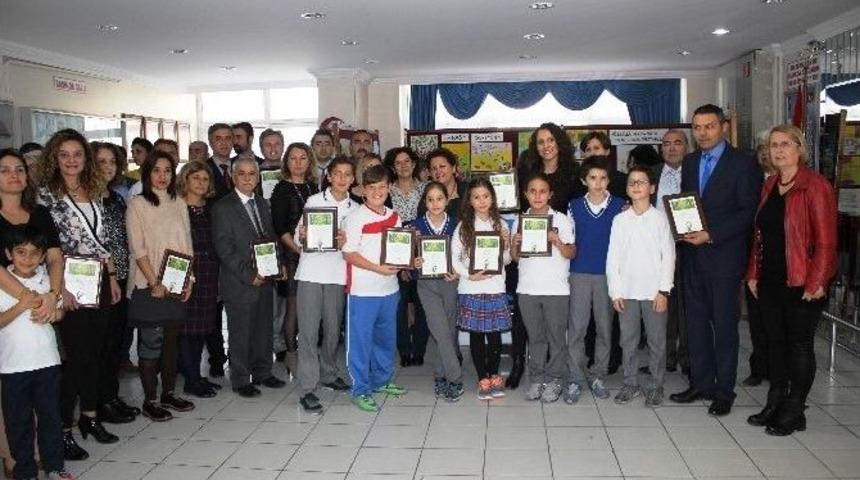 &Ccedil;anakkale&rsquo;de &Ouml;ğretmenler Adına 80 Adet Fidan Bağışlandı