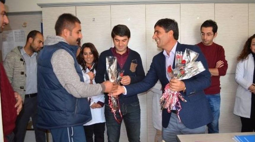 Başkan Akdere &Ouml;ğretmenlerin G&uuml;n&uuml;n&uuml; Kutladı