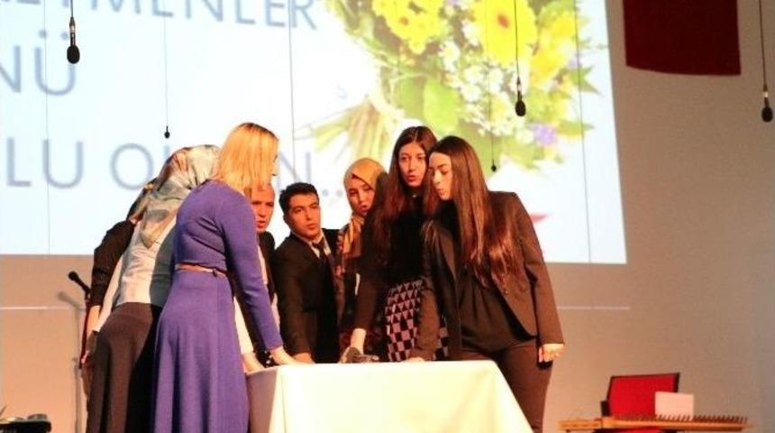 Isparta&rsquo;da &Ouml;ğretmenler G&uuml;n&uuml; Kutlandı