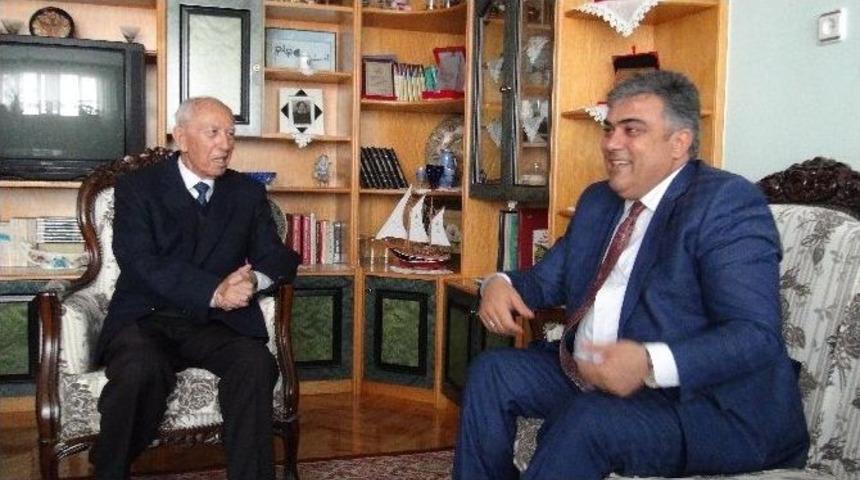 Başkan &Ouml;zg&uuml;ven &Ouml;ğretmenlerini Unutmadı