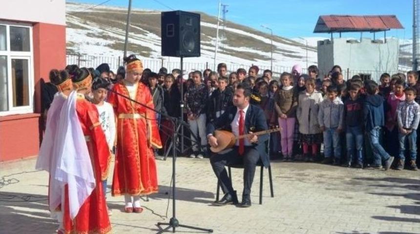 &Ouml;ğretmenler G&uuml;n&uuml; Toprakkale K&ouml;y&uuml;nde Kutlandı