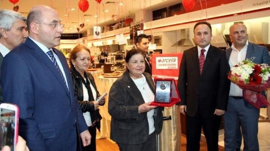 K&uuml;tahya&rsquo;da Yılın Emekli &Ouml;ğretmeni Ferihan Beşli