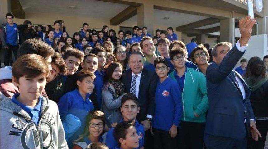 Başkan B&ouml;cek, &Ouml;ğretmenlerin &Ouml;zel G&uuml;n&uuml;n&uuml; Kutladı