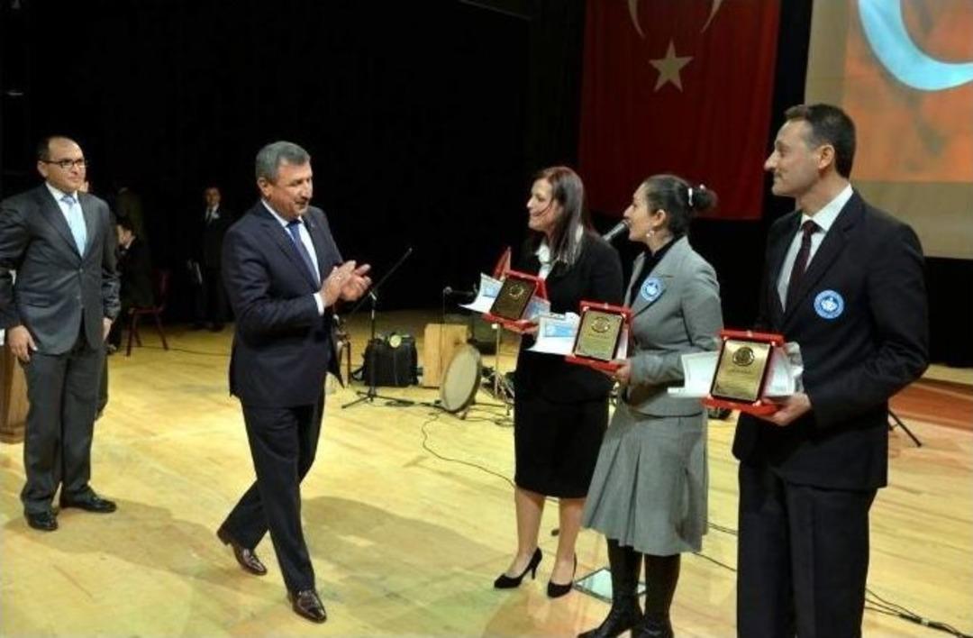 &Ouml;ğretmenler, G&uuml;n&uuml;n&uuml; Kutladı