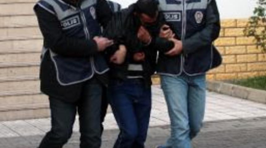 Bı&ccedil;ak Zoruyla 3 Kadının Telefonunu Gasp Eden Ş&uuml;pheli Yakalandı