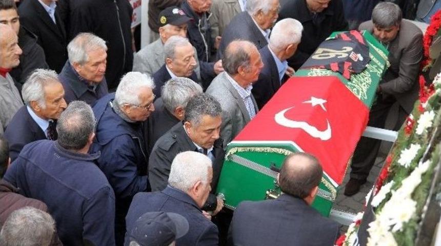 Burhan T&ouml;zer Son Yolculuğuna Uğurlandı