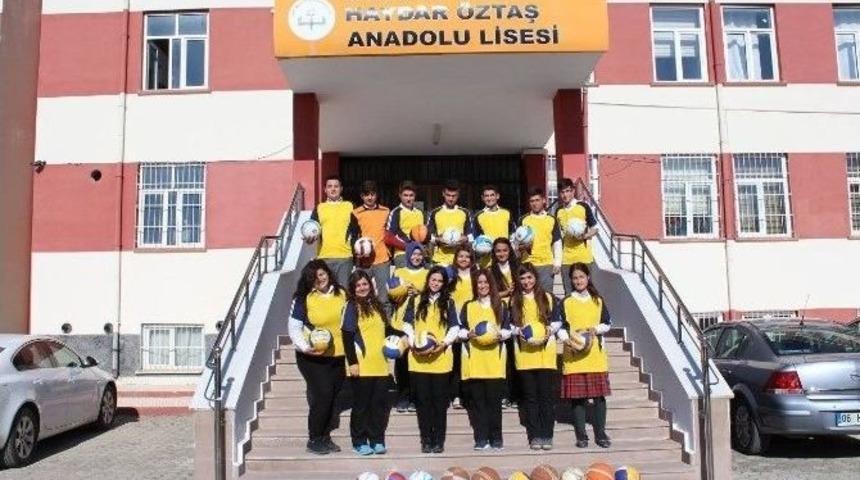 Başkan Şahiner&rsquo;den Anadolu Lisesi&rsquo;ne Malzeme Desteği