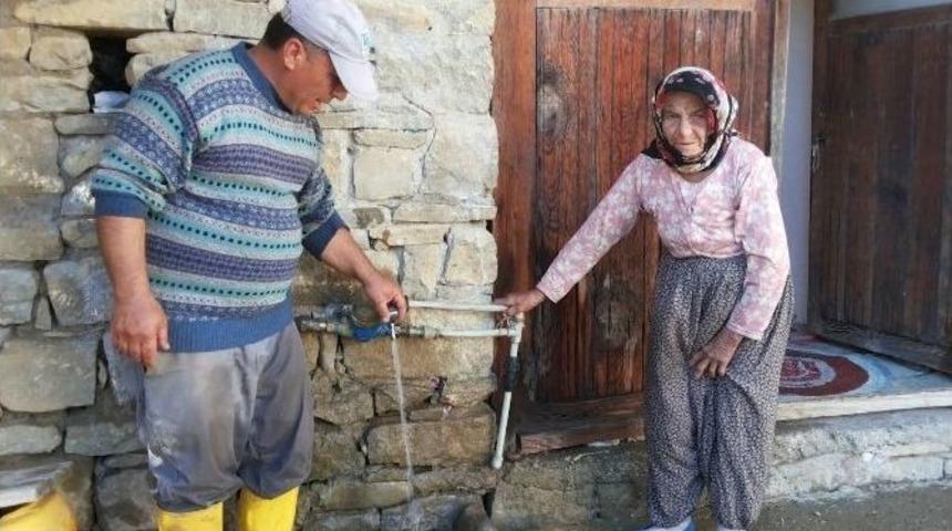 Emine Ninenin Y&uuml;z&uuml; Asat Sayesinde G&uuml;ld&uuml;