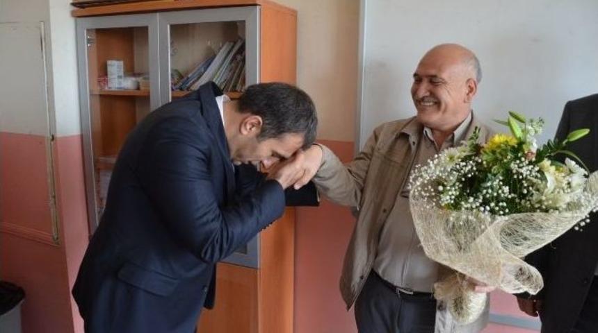 24 Kasım’da Öğretmenini Unutmadı