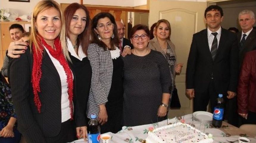 G&uuml;l &Ouml;ğretmen, Doğum G&uuml;n&uuml;n&uuml; &Ouml;ğretmenler G&uuml;n&uuml;&rsquo;nde Kutladı