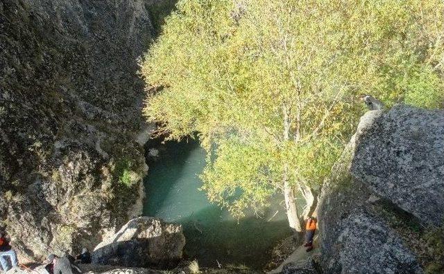 Dereye Düşen Yaşlı Adamı Arama Çalışması Sürüyor