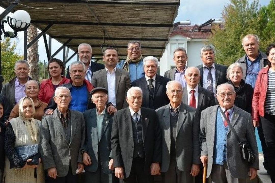 K&ouml;yceğiz&rsquo;de Eğitimin D&uuml;n&uuml; Ve Bug&uuml;n&uuml; Kitabının İmza G&uuml;n&uuml; Yapıldı