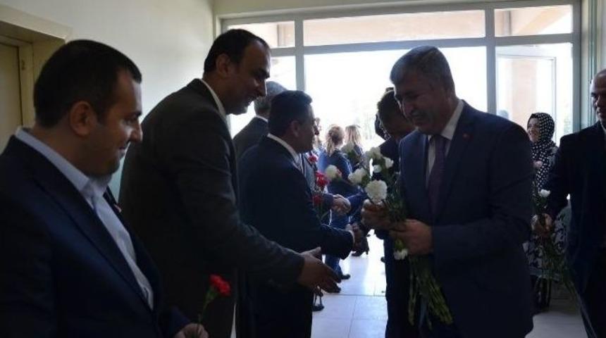 Başkan Polat, &Ouml;ğretmenleri Ziyaret Etti