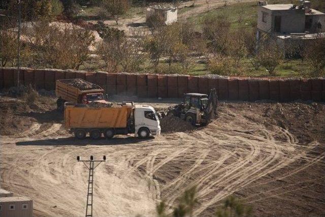 Çatışmaların Gölgesinde Çadır Kent Kuruluyor