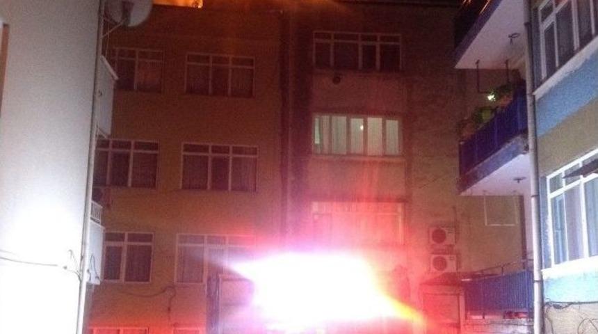 &Ccedil;atı Yangını Paniğe Neden Oldu