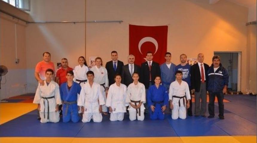 Adana&rsquo;da Okullarası Gen&ccedil;ler Judo M&uuml;sabakaları Tamamlandı