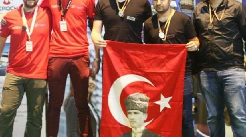 T&uuml;rkiye&rsquo;ye Derece Kazandıran Robotlar