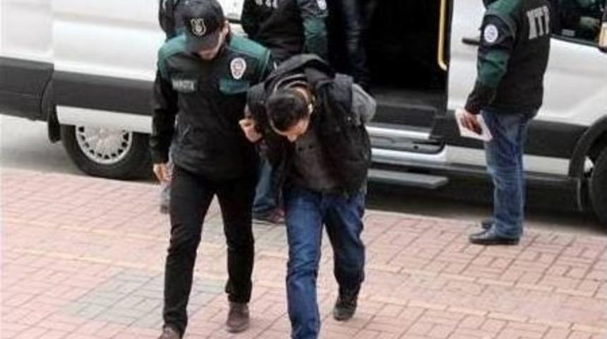 Sokak Satıcılarına Operasyon: 6 Kişi Tutuklandı