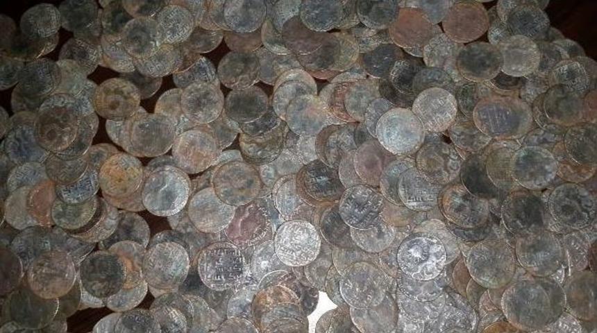 Anadolu Sel&ccedil;ukluları D&ouml;nemine Ait Bin 480 Sikke Ele Ge&ccedil;irildi