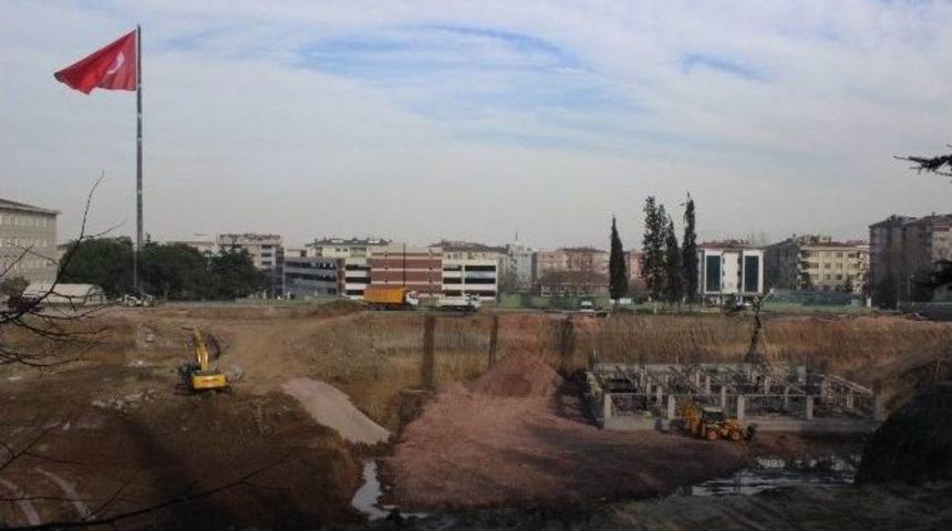 Sınava Giren &Ouml;ğrenciler Rahatsız Oldu, Okul İnşaatı Durdu