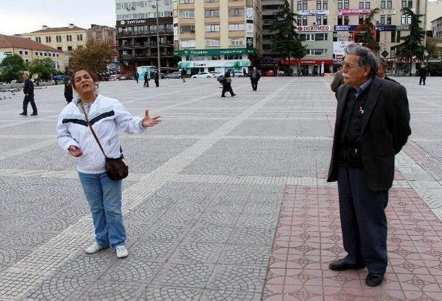 Kadına Şiddete Tek Kişilik Protesto