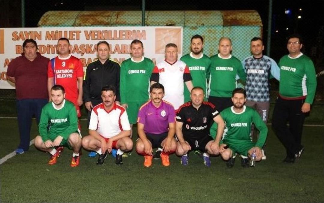 Ak Parti Milletvekilleri Bozkurt&rsquo;ta Halı Saha Ma&ccedil;ı Yaptı