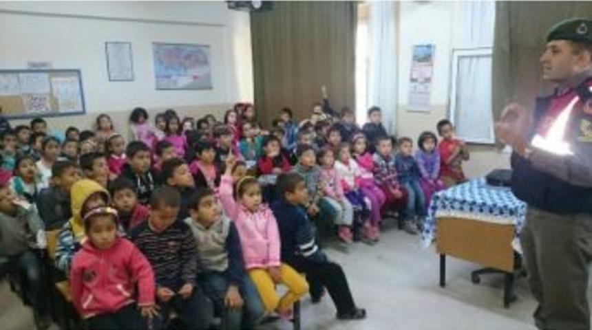 Jandarmadan &Ouml;ğrencilere Trafik Eğitimi