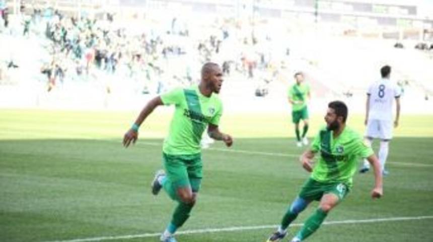 Denizlispor&rsquo;u Leandrinho Sırtlıyor
