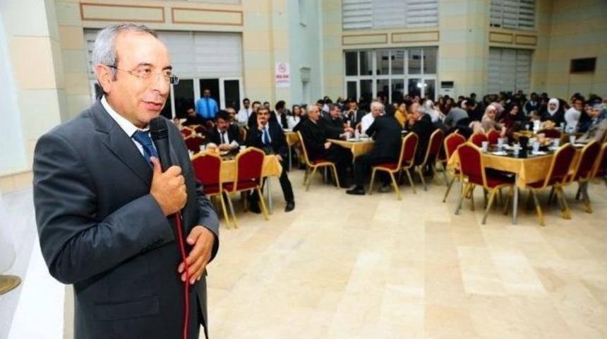 Yy&uuml;&rsquo;de Geleceğin Diş Hekimlerine &Ouml;nl&uuml;k Giydirildi