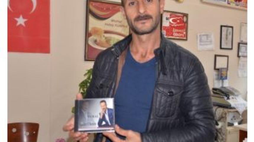 Yerel Sanat&ccedil;ı İlk Alb&uuml;m&uuml;n&uuml; &Ccedil;ıkardı Ama Bilecik&rsquo;te Satış Yapacağı M&uuml;zik Market Yok