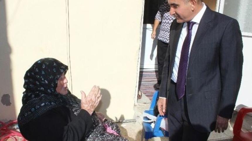 Belediye Başkanı Kara, Ev Ziyaretlerini S&uuml;rd&uuml;r&uuml;yor