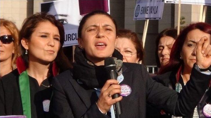 Çağlayan Adliyesi’nde Kadınlardan Siyah Çelenkli Protesto G2