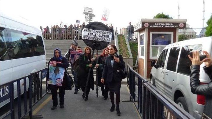 Çağlayan Adliyesi’nde Kadınlardan Siyah Çelenkli Protesto G4