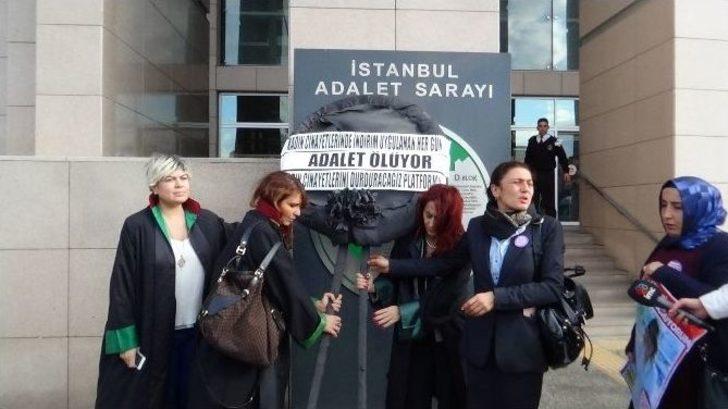 Çağlayan Adliyesi’nde Kadınlardan Siyah Çelenkli Protesto G5