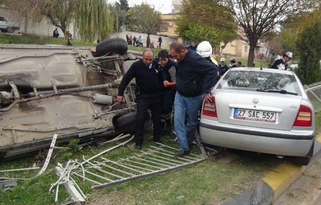 Suriye Uyruklu Sürücünün Kullandığı Araç Polise Çarptı