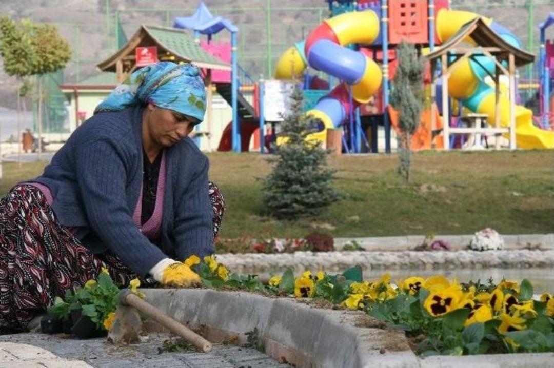 Boz&uuml;y&uuml;k&rsquo;teki Parklarda Kış Hazırlıkları