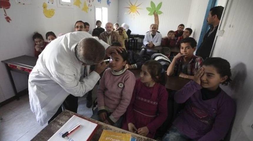 G&ouml;n&uuml;ll&uuml; T&uuml;rkmen Doktorlar Yayladağı&rsquo;nda