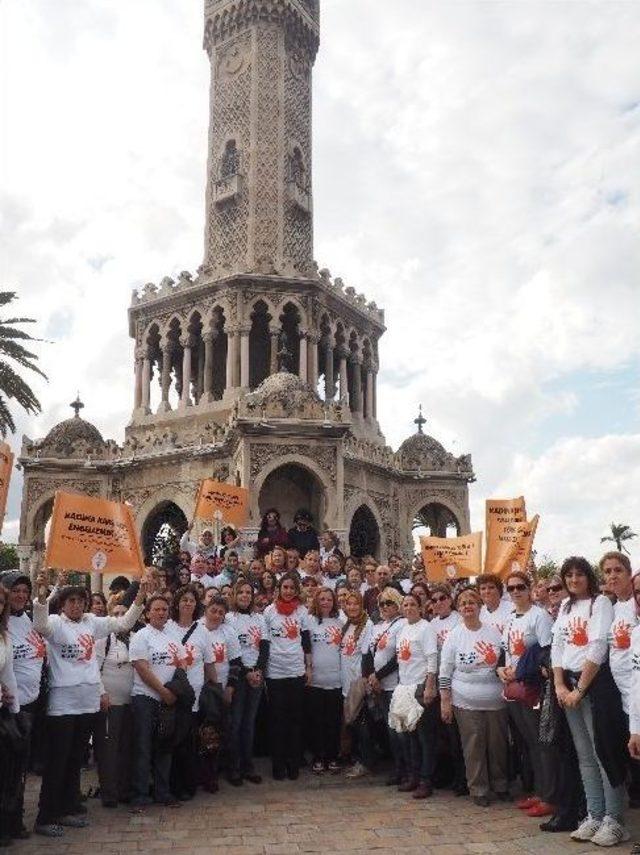 İzmir’de Kadına Şiddete Hayır Toplantısı